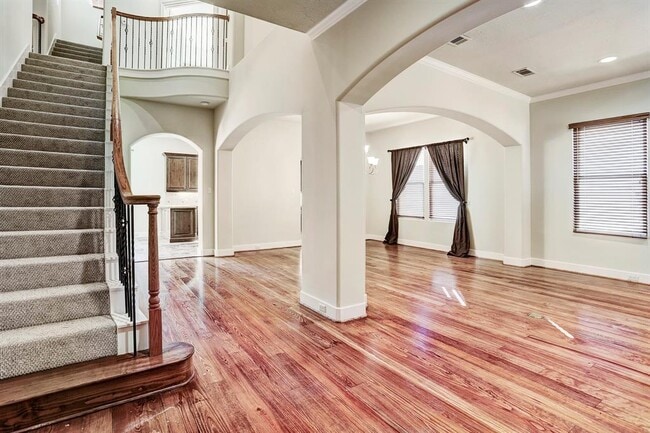 Building Photo - 2823 Stuart Manor