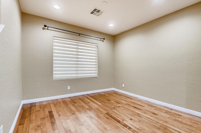 Building Photo - Stylish 3-Bedroom 2-story Home in Henderson!
