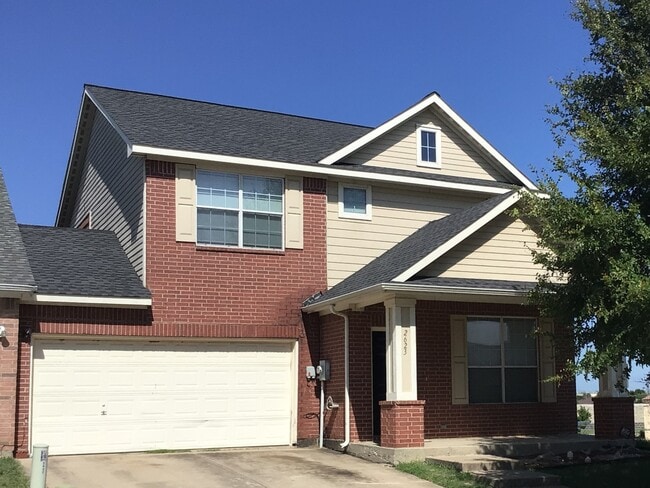 Building Photo - 2623 Basswood Dr