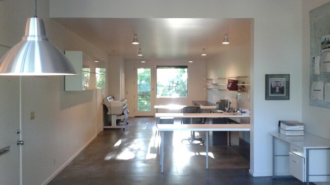 Building Photo - 3445 Studios