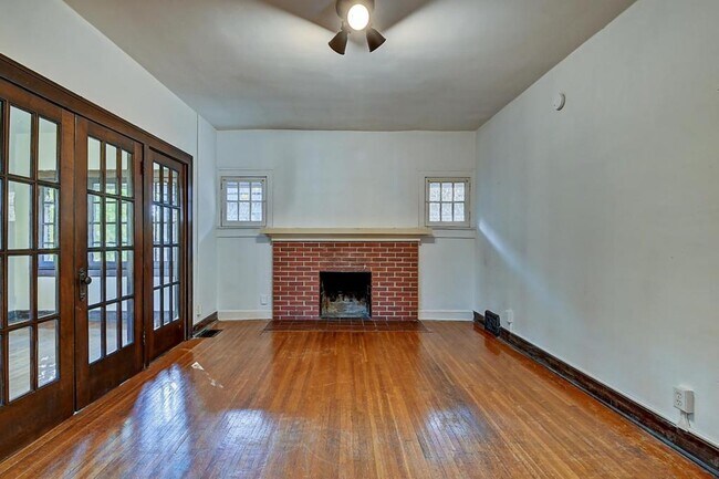 Foto del edificio - 4426 N College Ave