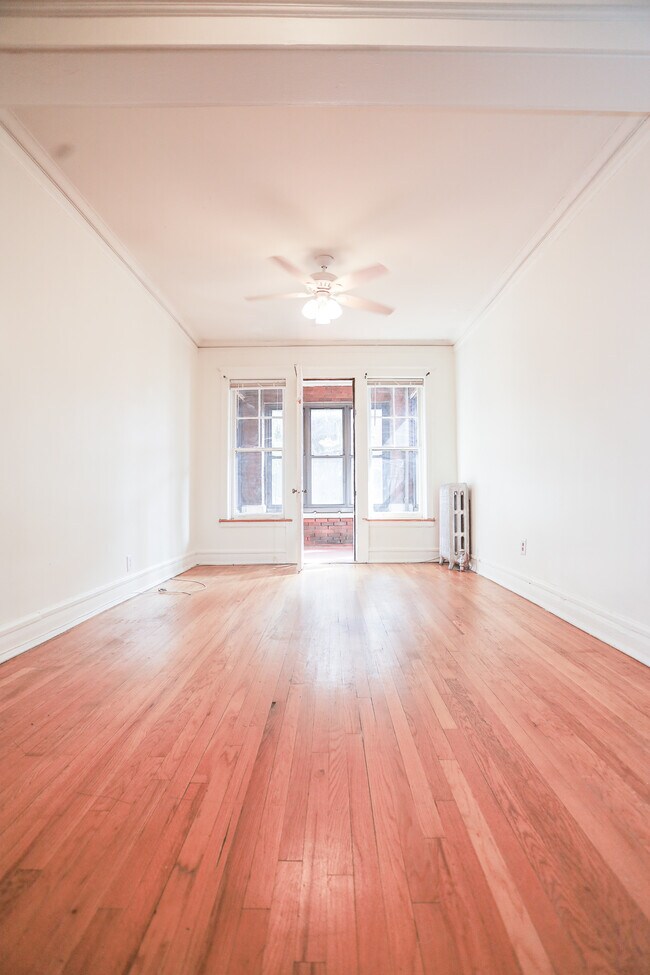Building Photo - 4629 N Damen Ave