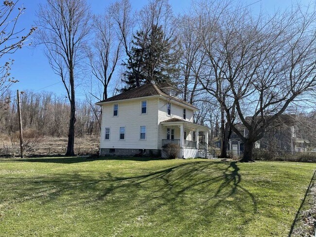 Building Photo - 132 Old Rte 52