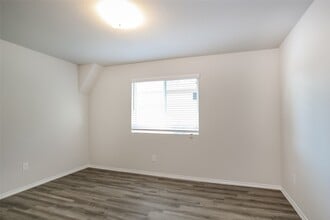 Building Photo - 8706 Lar Ree Oaks Cir