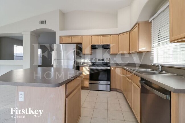Foto del edificio - 15615 W Watkins St