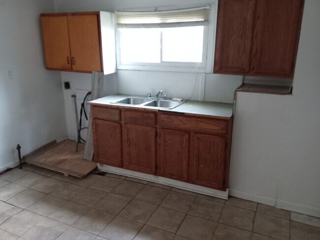 Building Photo - 14809 Broadway St