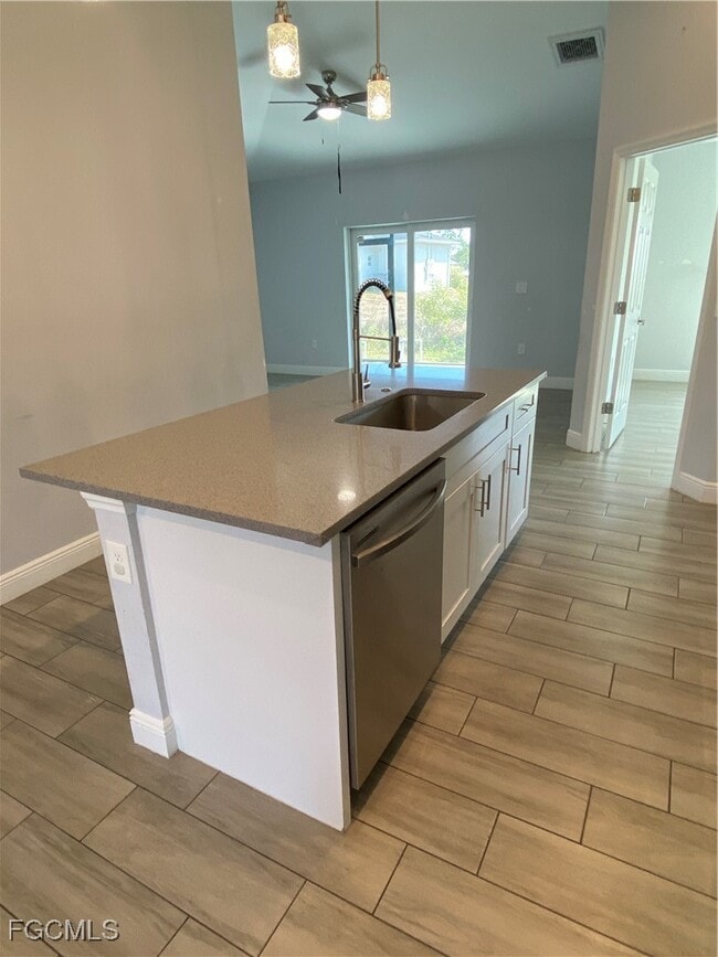 Foto del edificio - 2213 Hogan Dr