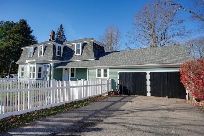 Foto del edificio - 32 Oak Hill Rd