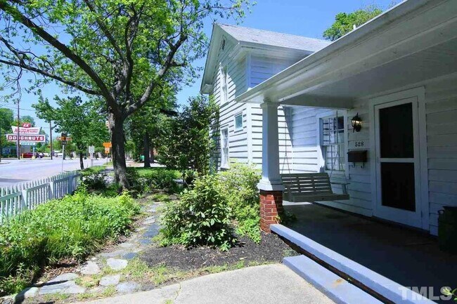 Building Photo - 528 N Person St