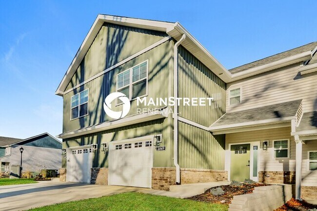 Building Photo - 3 Bedroom Pet-Friendly Home in Jeffersonville, IN with Main Street Renewal
