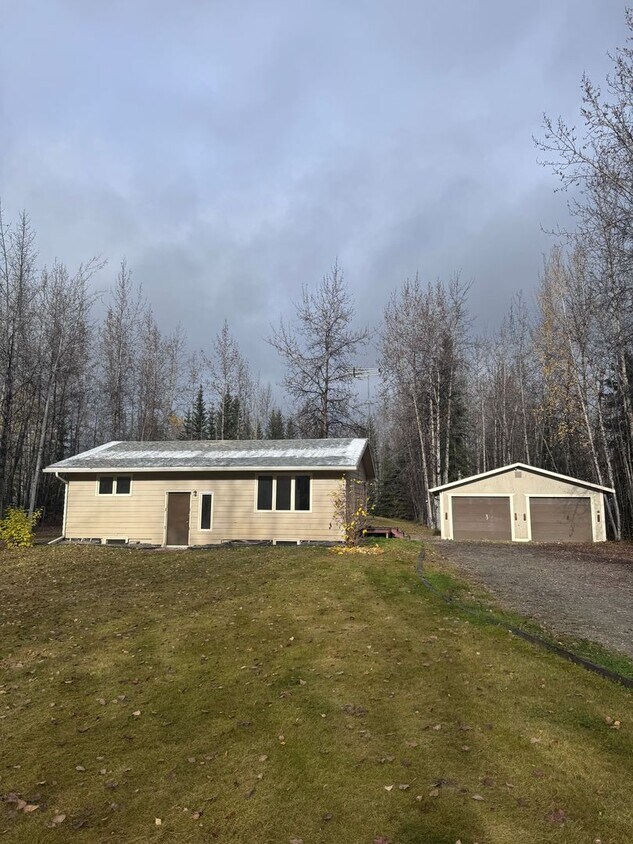 Foto principal - North Pole Home for Rent – 2BR, 1.5BA, Det...