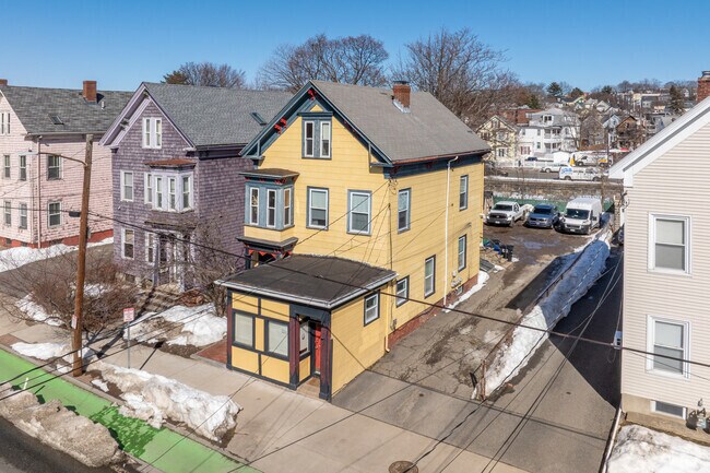 Primario - 353 Beacon St