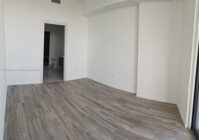 Building Photo - 801 S Miami Ave