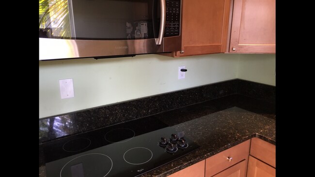 Foto del edificio - 1008 NE 11th St - Side Unit