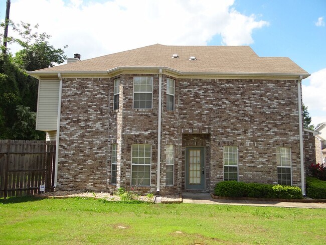 Foto del edificio - Spacious 3 BR / 2.5 BA in Birmingham!