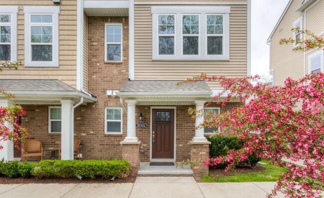 Building Photo - 1031 N Sherman Dr