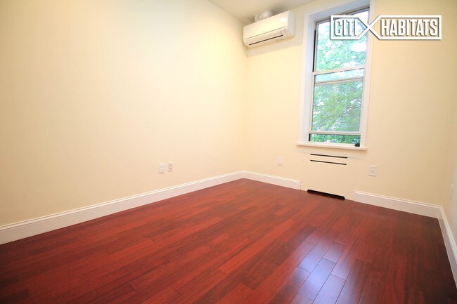 Foto del edificio - 5807 70th Ave