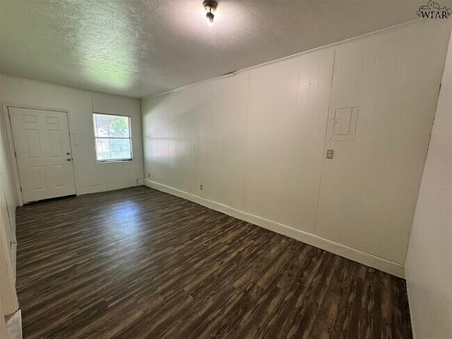 Building Photo - 109 Wood Cir