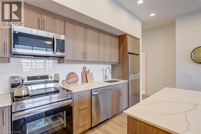 Building Photo - 1333 Weber St E