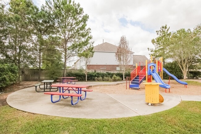 Building Photo - 17914 Seco Creek Ln