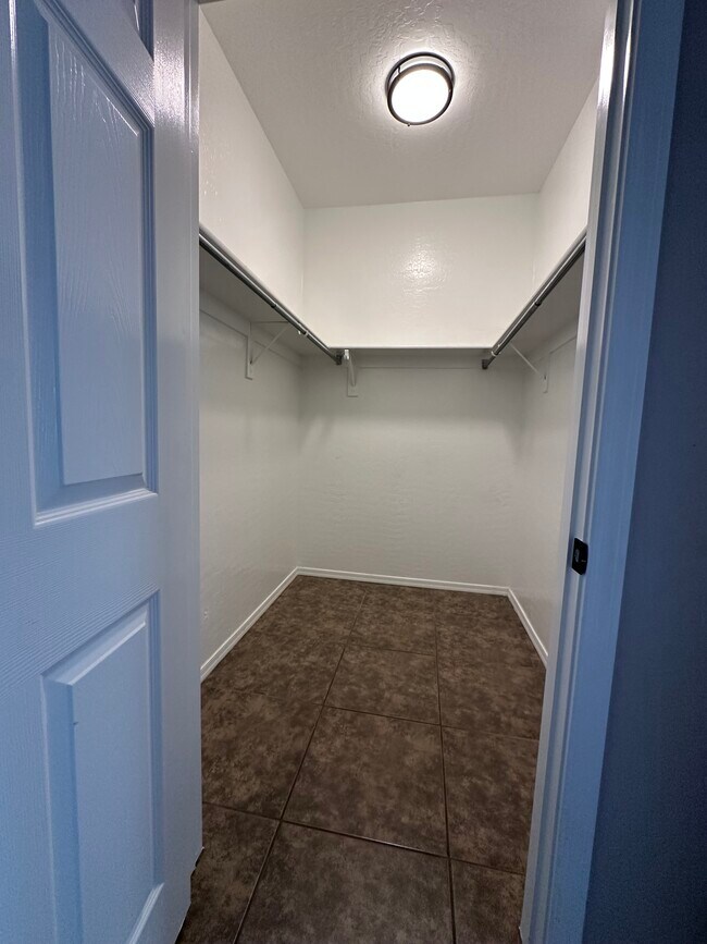 Building Photo - 14814 W Wethersfield Rd