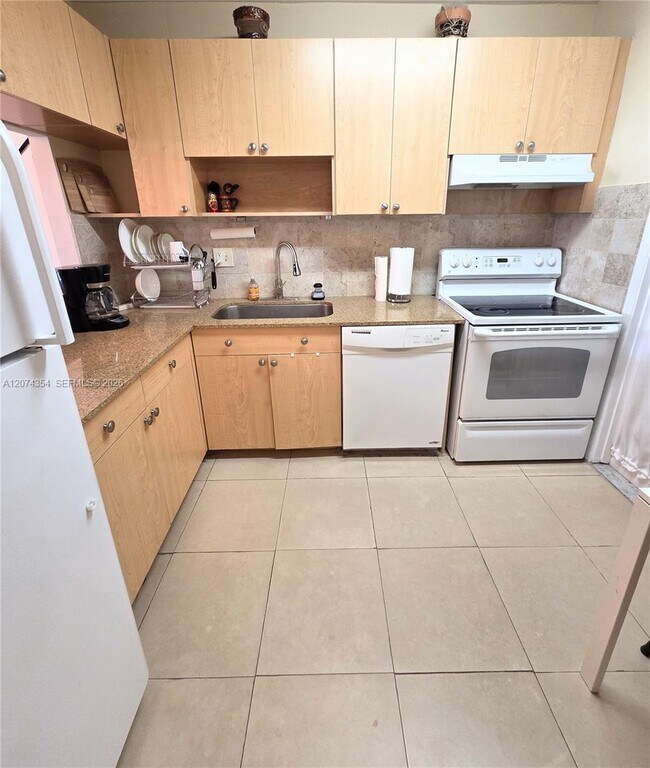 Foto del edificio - 981 Hillcrest Ct