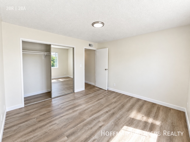 Building Photo - 221 W Elm Ave