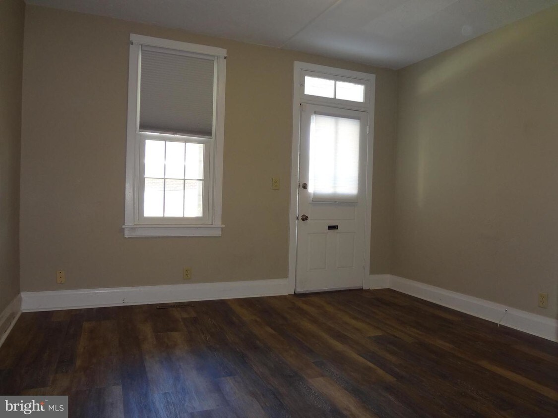Primary Photo - 135 N Stratton St