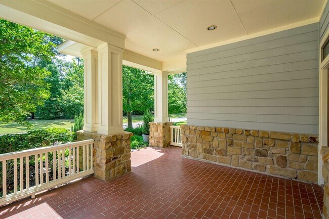 Building Photo - 66 W Tapestry Park Cir