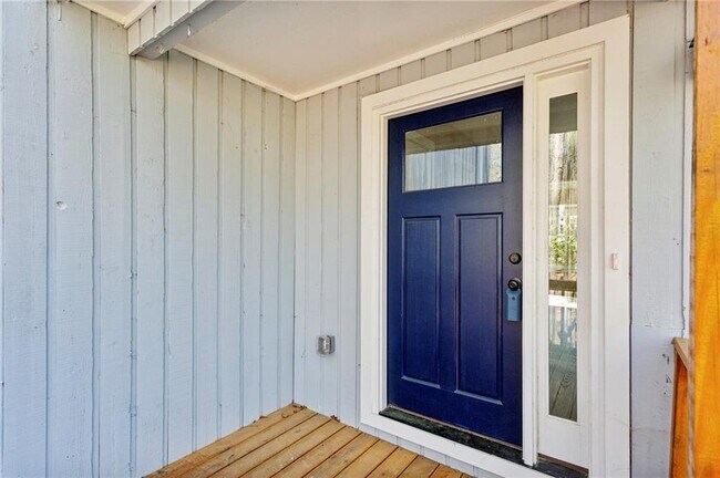Building Photo - 2237 Carlyle Dr
