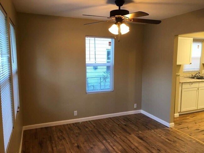 Foto del edificio - 2188 E Parkwood Ave