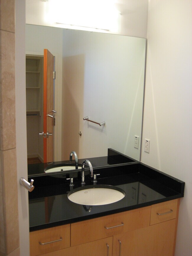 Building Photo - 455 Glen Iris Dr NE
