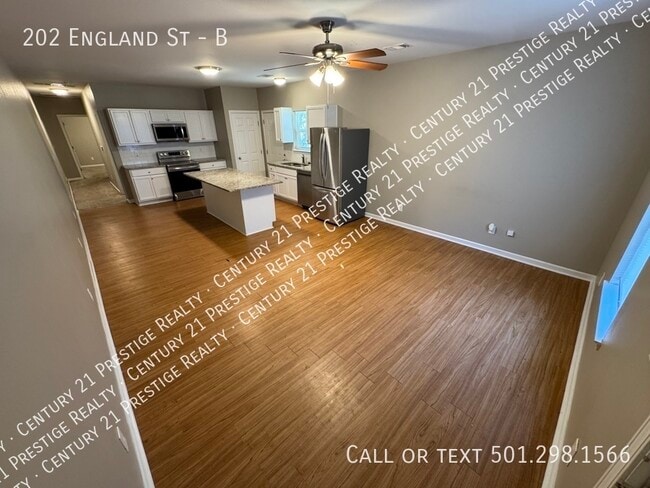 Building Photo - 202 England St