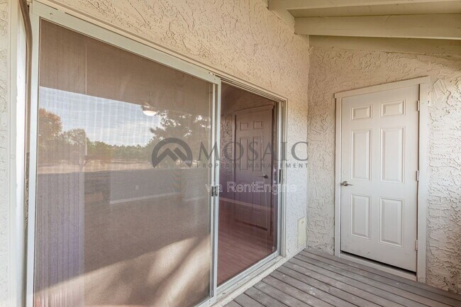 Foto del edificio - 4444 E Paradise Vlg Pkwy S