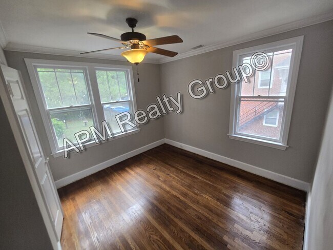 Building Photo - Upstairs condo in Earlewood Commons
