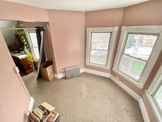 Building Photo - 34 Colchester Ave