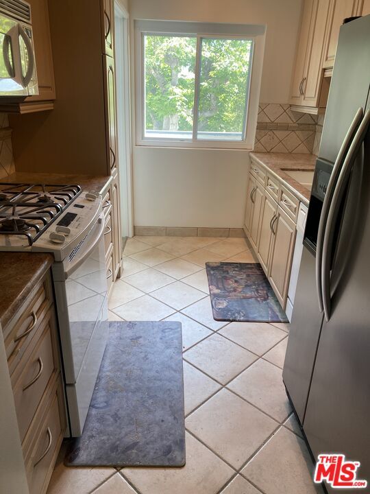 Building Photo - 10800 Holman Ave