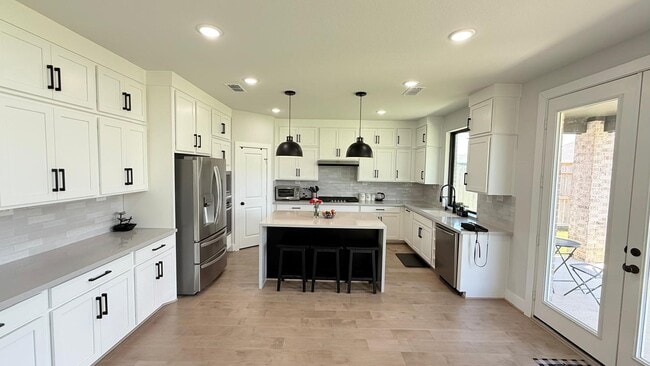Building Photo - 17051 Luminous Ln