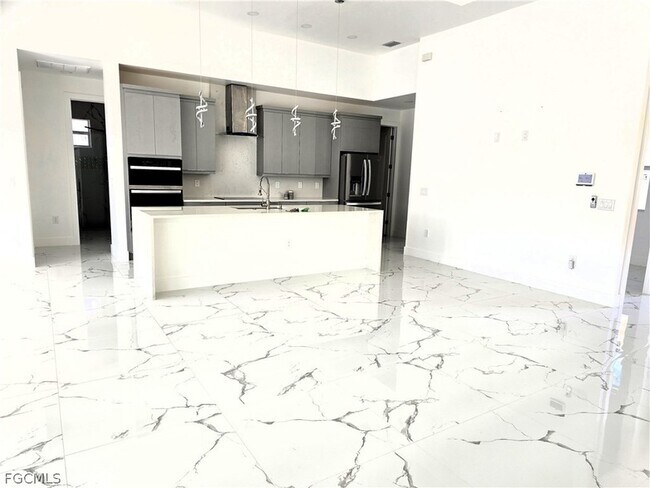 Foto del edificio - 3313 8th St W