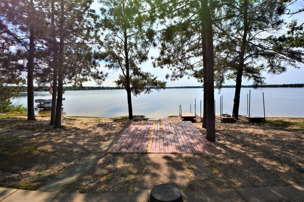 Primary Photo - Lake Home in Baxter