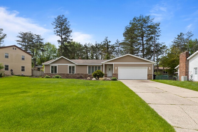 Building Photo - Charming 3-Bedroom Ranch in Quiet Cul-de-Sac