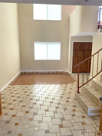 Building Photo - 2615 W Grand Ave