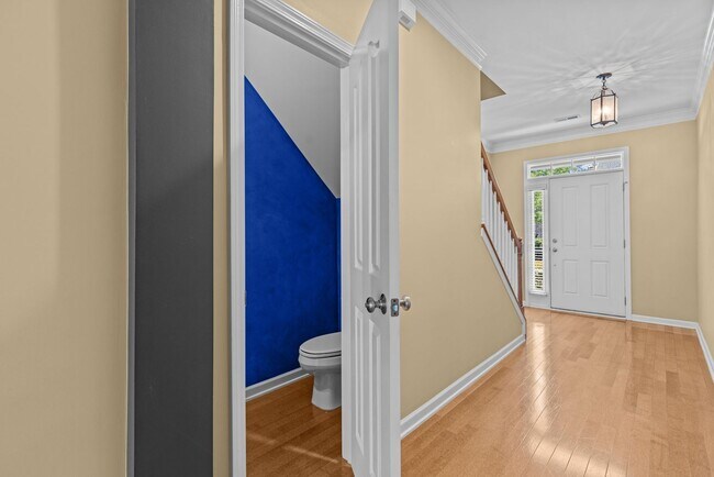 Foto del edificio - Gorgeous 3 Bedroom Townhome w/ Premium Finishes & Amenities - Pet Friendly!