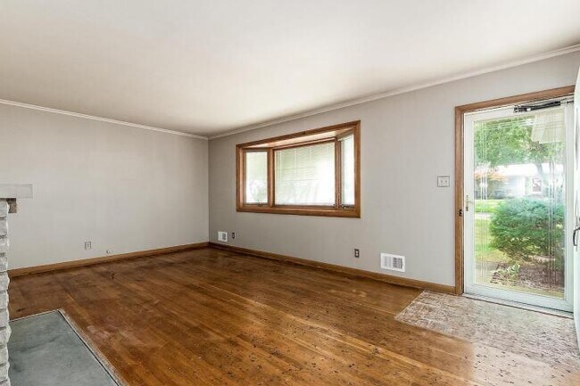 Foto del edificio - Worthington Schools.  Blocks from downtown.