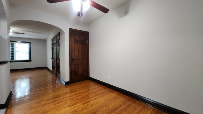 Foto del edificio - 5838 Nottingham Ave