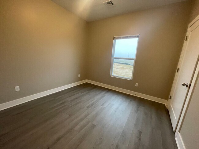 Foto del edificio - 9333/35 E Wassall