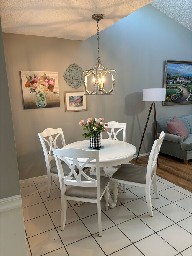 Foto del edificio - 2242 Oak Wind Dr