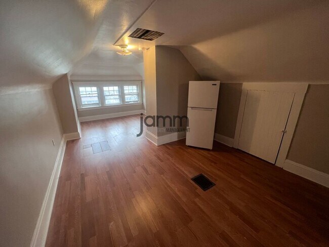 Foto del edificio - 2168 Rexwood Rd
