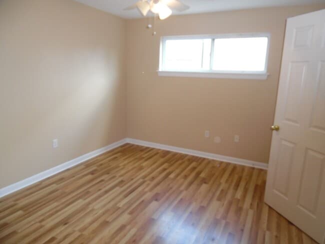 Building Photo - N260