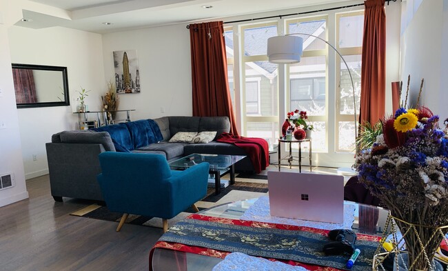 Foto del edificio - 829 19th Ave S